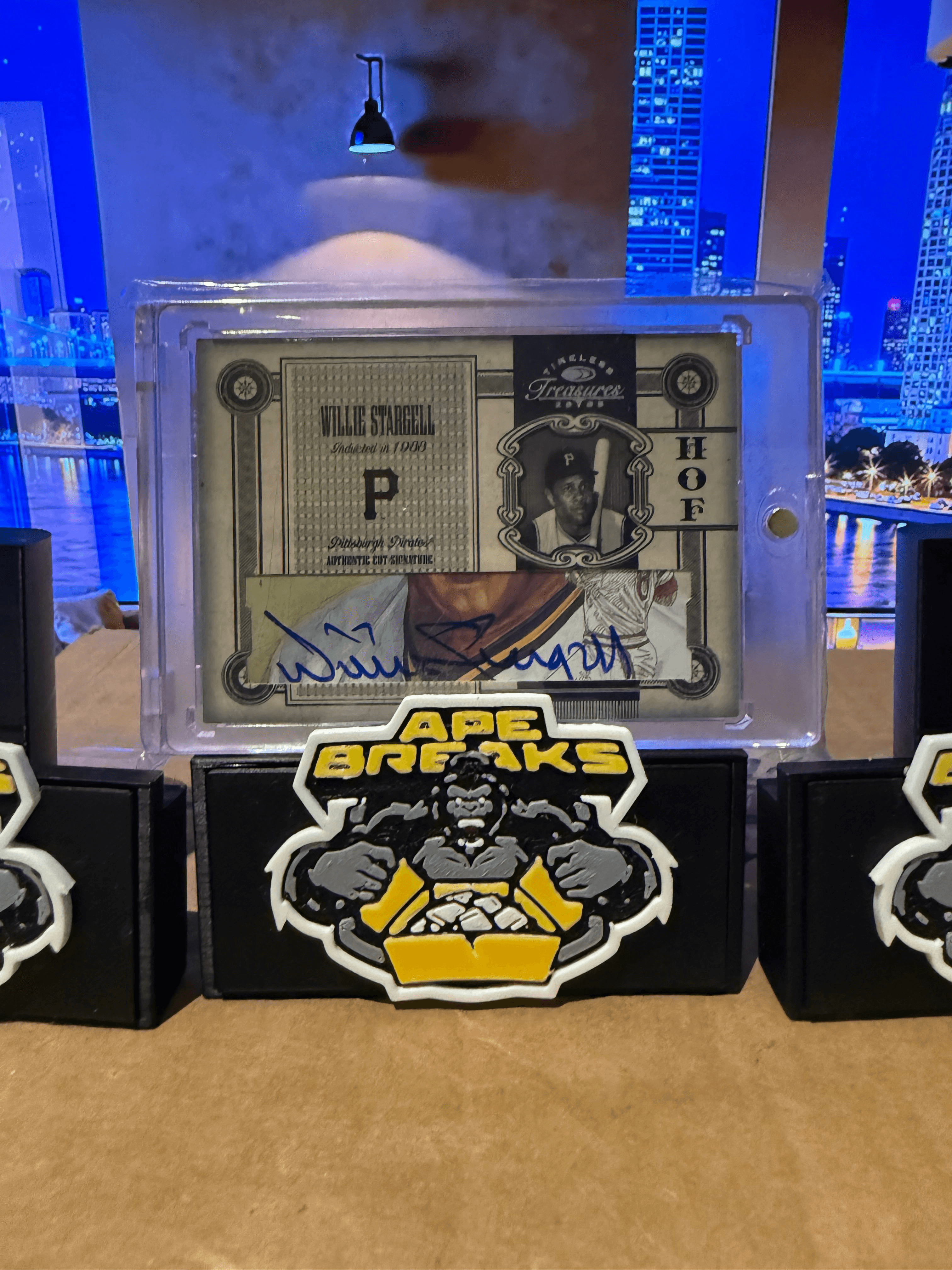 2005 Timeless Treasures Willie Stargell 6/10 cut auto